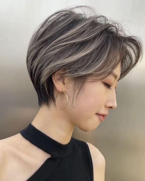 Grey Hair Lowlights, New Hair Look, Short Hair Highlights, Hair Highlights And Lowlights, Gray Hair Cuts, Short Hair Trends, Messy Short Hair, Blending Gray Hair, Hairdos For Short Hair