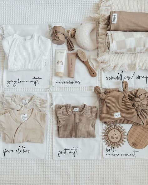 Winter Newborn Hospital Outfit, Newborn Outfits Hospital, Baby Stuff Aesthetic, Baby Hospital Outfits, Baby Girl Must Haves, Newborn Hospital Bag, Hospital Bag For Mom, Newborn Checklist, Hospital Bag For Mom To Be