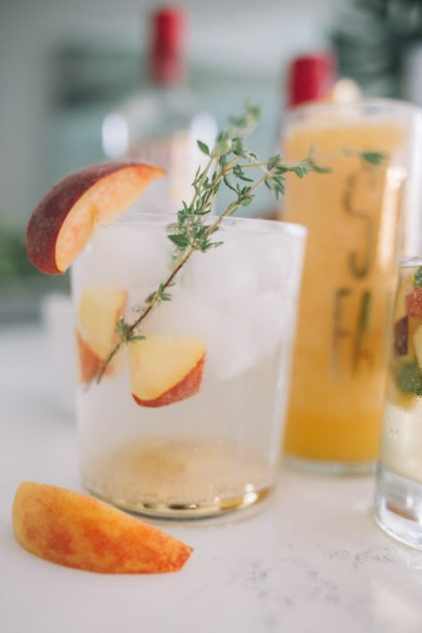 Peach Mint Cocktail, Peach Basil Cocktail, White Peach Cocktail, Cocktails Ideas, Spicy Candy, Peach Margarita, Peach Cocktail, Lemon Cocktail, Mint Simple Syrup