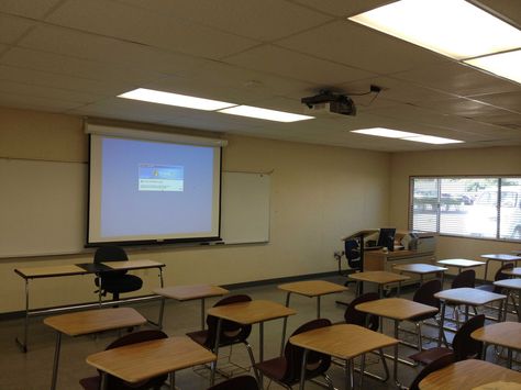 A HITACHI Classroom series projector mounted to the ceiling in a classroom. Projector In Office, Classroom Projector Setup, Teacher Projector Station, Projector For Wall Mural, Meeting Room Projector, Projector Setup, Projector Mount, Slide Projector, Classroom Tour