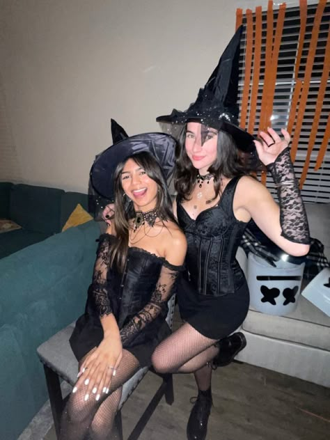 Halloween Costume Witches, Duo Halloween Costumes Witches, Cute Halloween Witch Costume, Halloween Ideas Costumes For 2, Best Friend Halloween Costumes For 2 Aesthetic, Duo Witch Halloween Costumes, Halloween Custome Ideas For Best Friends, Matching Witch Costumes, College Halloween Duo Costumes