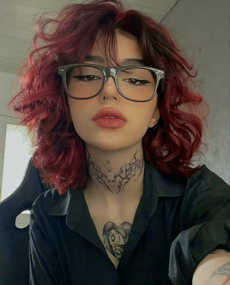 Short Fluffy Hair, Short Grunge Hair, Dyed Hair Inspiration, Hair Inspiration Short, Fluffy Hair, Emo Girls, Anime Hair, Grunge Hair, Dream Hair