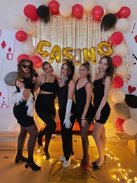 Poker Night Aesthetic Outfit, Vegas Themed Costumes, Casino Night Theme Outfit, Casio Theme Party, Casino Birthday Outfit, Las Vegas Themed Party Outfit, Casino Night Theme Party Outfit, Casino Royale Theme Party Outfit Women, Casino Themed Party Outfit