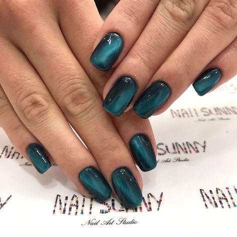 Green/blue nails with reflective/tiger's eye-esque nail art #classic Cat Eye Nails Blue, Tiger Eye Nails, Nail Sunny, Green Nail Art, Wow Nails, Blue Tiger Eye, Eye Nails, Blue Tiger, Nail Envy