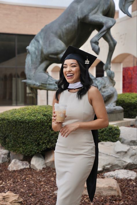 College Graduation Outfit Ideas, College Graduation Outfit, Outfit Ideas University, Graduation Outfit Ideas High School, Graduation Outfit Ideas University, Graduation Ceremony Outfit, Unique Black Dresses, Graduation Outfits For Women, Outfit Ideas For College