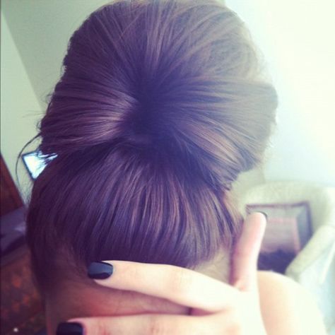 Hair In A Bun, Hair Envy, Love Hair, About Hair, Hair Dos, Gorgeous Hair, Hair Updos, Up Hairstyles, Pretty Hairstyles