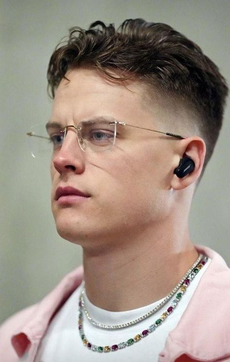 Joe Burrow Haircut, Barber Shop Pictures, Joe Borrow, Who Dey, Mens Haircuts Short Hair, Cute Football Players, Light Skin Men, Haircut Style, Mens Hairstyles Thick Hair