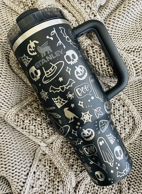 Halloween Stanley Cup, Cute Stanley, Spooky Tumbler, Doodle Design, Spooky Gifts, Cute Water Bottles, Stanley Tumbler, Halloween Tumbler, Stanley Quencher