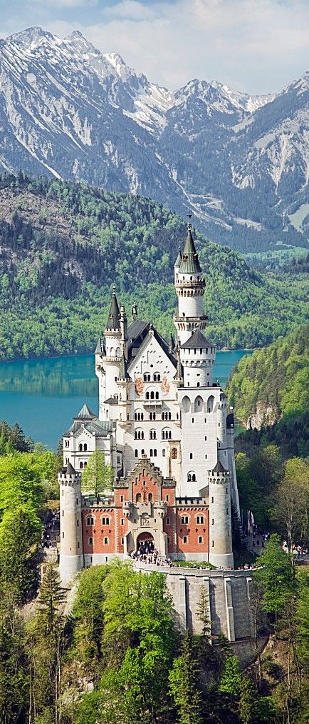 Europe Castles, Fantasy Buildings, Usa Bucket List, Germany Castles, Historia Universal, Neuschwanstein Castle, Chateau France, Utila, Travel Locations