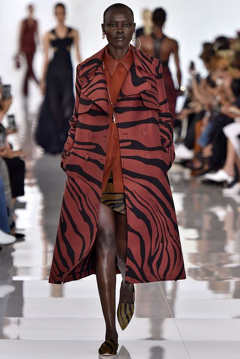 Robert Cavalli, Animal Print Outfits, Fashion Week 2018, Animal Print Fashion, Big Clothes, Print Trends, Big Fashion, Fashion 2018, Fashion Show Collection