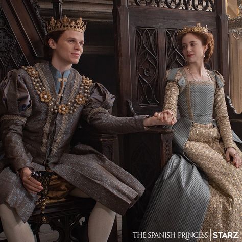 The Spanish Princess on Instagram: “United, they rule. Divided, they fall. Can Henry and Catherine withstand the pressures of the throne? Find out in #TheSpanishPrincess Part…” Tudor Aesthetic, The Spanish Princess, Spanish Costume, Tudor Dress, Spanish Queen, Tudor Fashion, Spanish Princess, The White Princess, Catherine Of Aragon