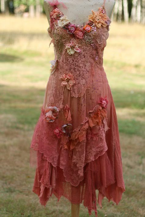 Embroidery Dress Boho, Flamingo Dress, Shabby Chic Clothes, Mode Boho, Boho Chic Outfits, Fairy Fashion, Dress Boho, Bohemian Clothes, Embroidery Dress