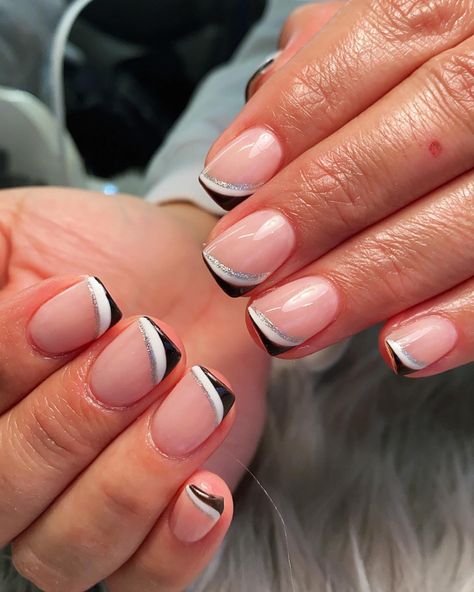 Outlined Nails Square, Short Black French Tip, Short Black French Tip Nails, Timeless Manicure, Nails Black French, Black French Tip Nails, Black French Nails, Black French Tip, Black Nails With Glitter