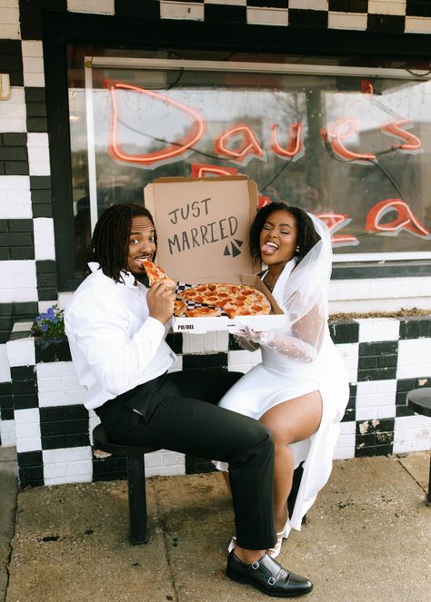 Alabama intimate wedding + elopement photographer captures a pizza themed elopement session showing a bride and groom eating pizza together with examples of romantic poses. Skylar Lien Photo #alabamaelopementphotographer #alabamaelopement #pizzaelopementsession Pizza Wedding Photography, Elopement Wedding Pizza, Very Intimate Wedding, Pizza Wedding Photo, Elopement Ideas Black Couple, Just Married Pizza, Groom After Party Outfit, Elopement Pizza, Pizza Truck Wedding