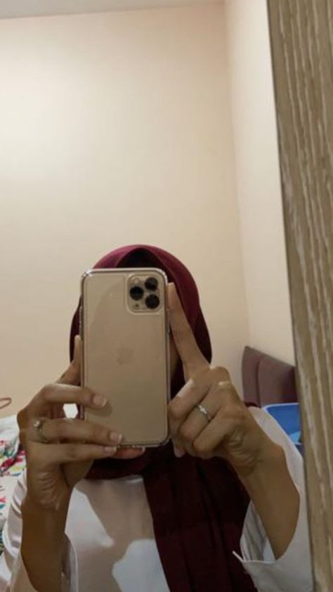 Iphone 11 Pro Mirror Pic, Iphone 11 Pro Max Mirror Selfie, Iphone 11 Pro Mirror Selfie, Miror Hijab Selfi Iphone, Miror Ip, Mirror Selfie Aesthetic Boy, Mirror Selfie Hidden Face, Iphone Mirror Selfie, Mirror Selfie Aesthetic