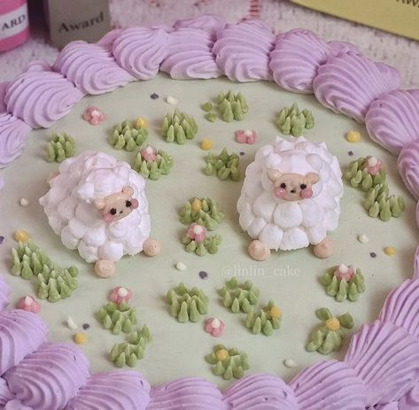 Aesthetic Cupcakes Pastel, Muffins Decoration, Housewarming Cake, Nature Cake, Sheep Cake, Lamb Cake, Korean Cake, Easter Lamb, Cute Snacks