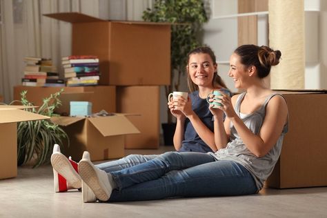 Roommates can lower your housing costs, but they can also bring frustration. Are you thinking of bringing in a new roommate? Ask them these 10 questions. Moving Into New Home, Path Of Exile, Apartment Hunting, French Apartment, Safe Neighborhood, The Better Man Project, Moving Home, Countryside House, Young Family