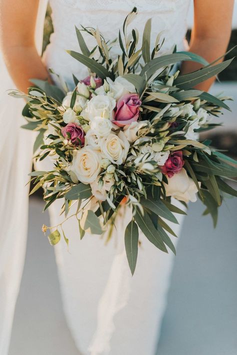 Hannah and Tareq rustic Santorini wedding was relaxed yet elegant.  Photo: @paulinaweddings Olive Branch Wedding, Egyptian Wedding, Olive Green Weddings, Wedding Flower Guide, Flower Wedding Bouquet, Olive Wedding, Mediterranean Wedding, Wedding Party Flowers, Succulent Bouquet