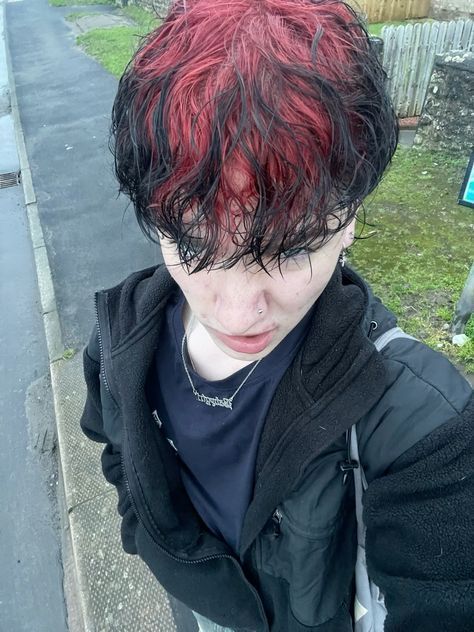 Ghost Roots Short Hair, Black And Red Hair Men, Hair Color Ideas Men, Red Roots Black Hair, Boys Haircuts Long, Black Hair Red Tips, Black Roots Red Hair, Billie Eilish Hair, Haircuts Long Hair