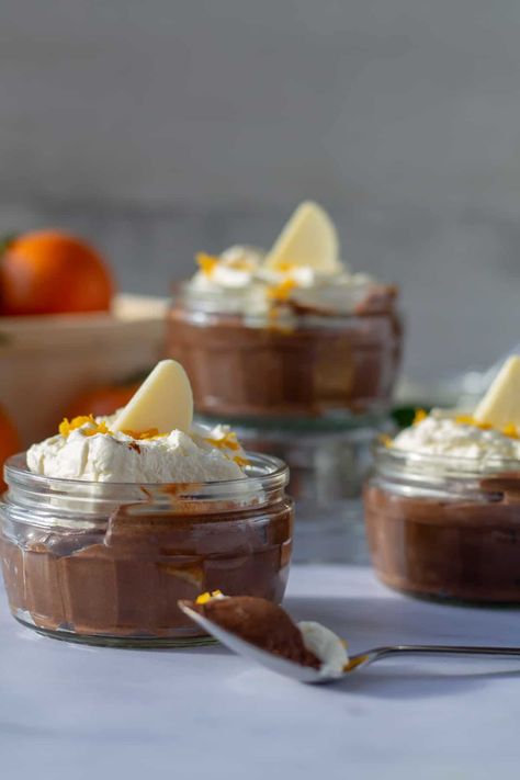 Beltane Recipes, Celebrating Ostara, Chocolate Orange Mousse, Celebrating Yule, Mousse Recipes Easy, Orange Mousse, Orange Chocolate Cake, Butterflies And Flowers, Orange Cake