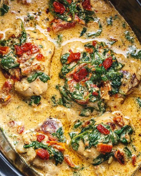 Tuscan Garlic Chicken, Garlic Chicken Recipes, Crock Pot Recipes, Chicken And Spinach, Healthy Crockpot, Crockpot Recipes Slow Cooker, Dinner Recipes Crockpot, Spinach Stuffed Chicken, Low Carb Dinner