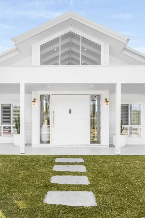 All White House Exteriors, Modern Coastal Home Exterior, Coastal House Exterior, Coastal Facade, White Home Exterior, Coastal Home Exterior, Hamptons House Exterior, Rendered Houses, White Exterior Houses