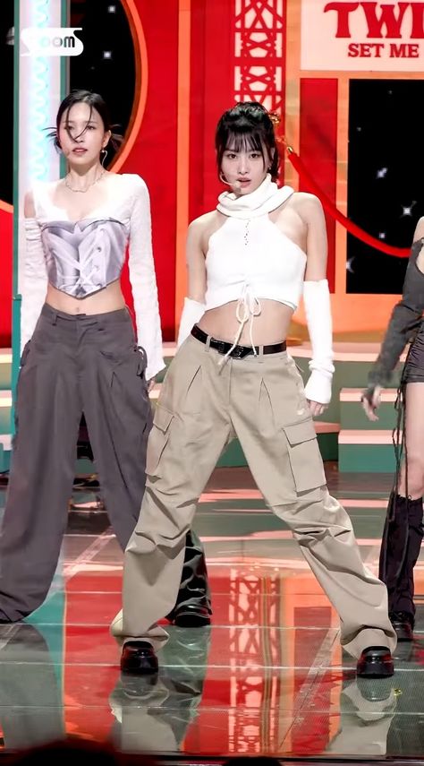 Twice Corset Outfit, Kpop Cargo Pants Outfit, Dark Outfits Summer, Twice Performance Outfits, Kpop Concert Outfit Ideas Twice, Set Me Free Twice Outfit, Momo Stage Outfits, Twice Outfit Ideas, Twice Concert Outfit Ideas 2023