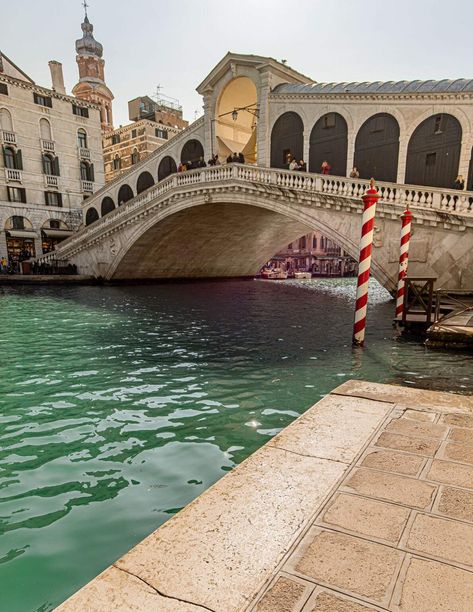 Venice City Guide: The best 10 things to do in Venice - Kelsey in London Venice Moodboard, Kelsey In London, Positano Italy Amalfi Coast, Venice Guide, Water City, Rome Itinerary, Venice City, Italy Pictures, Rialto Bridge