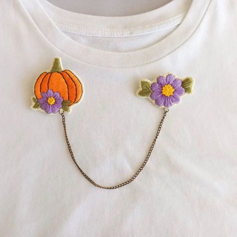 Embroidered Pumpkin Brooches with chain🍂 A unique, handmade piece inspired by nature. This chain necklace brooch features intricately embroidered pumpkin and flower motifs.👌🏻 Connected by a delicate 20 cm chain, these two brooches will add elegance to any outfit. Each brooch is carefully handcrafted, adding a distinctive touch to your outfits.🪡 ⭐ Available in StarryNeedleWork Etsy shop ✈️ Worldwide Shipping ⭐ ETSY shop link is in my bio #fallaccessories #pumpkinbrooch #embroideredbro... Pumpkin Brooch, Embroidered Pumpkin, Brooch Embroidery, Embroidered Brooch, Flower Motifs, Halloween Embroidery, Pumpkin Fall, Fall Accessories, Accessories Handmade