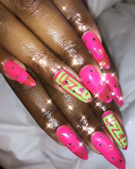 Lizzo Nails, Lizzo Concert, Concert Nails, Pink Chrome, New Nail Designs, Purple Jade, Metallic Nails, New Nail Art, Gold Nugget