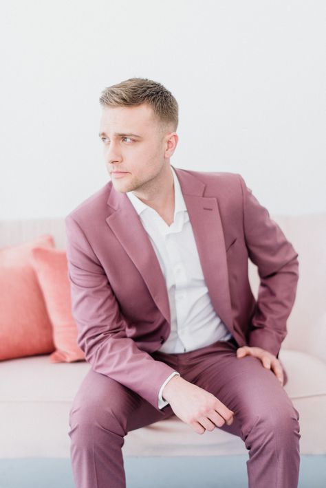 Rose Gold Mens Suit, Mauve Groomsmen Attire, Outfit Grado, Salmon Suit, Rose Gold Suit, Pink Suit Men, Rosé Suit, Men Dressing, Graduation Suits