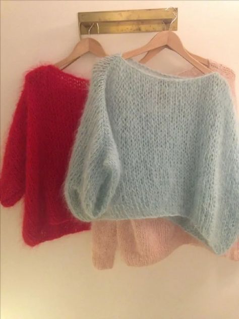 Poncho Knitting Patterns, Fashion Design Patterns, Mohair Knit, Mohair Sweater, Knitted Poncho, Knit Fashion, Sweater Pattern, Knitting Inspiration, Crochet Clothes