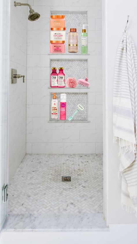 preppy shower 🎀💐 Bathroom Remodel Preppy, Preppy Shower Ideas, Bathroom Ideas Preppy, Preppy Bathroom Ideas, Shower Preppy, Preppy Bathroom, Preppy Ideas, Teen Bathrooms, Small Full Bathroom