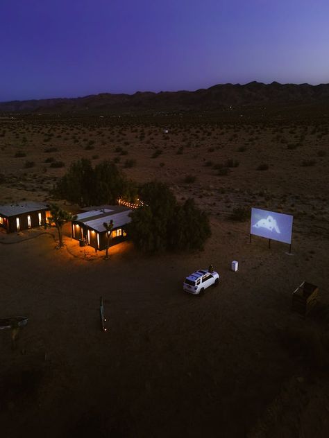 The Drive In | drive in movie, golf hole & hot tub - Houses for Rent in Joshua Tree, California, United States - Airbnb Joshua Tree Bedroom, Joshua Tree Home, Joshua Tree Airbnb, Tree Bedroom, Joshua Tree House, Hot Tub House, Joshua Tree California, Desert Homes, Drive In Movie