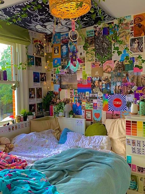 Kid Core Room, Indie Kid Room, Indie Bedroom Ideas, Kidcore Room, Indie Room Inspo, Indie Room Ideas, Indie Bedroom, Indie Decor, Y2k Room