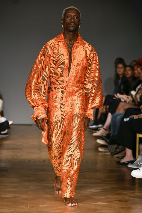 Selam Fessahaye Stockholm Spring 2019 Collection - Vogue Selam Fessahaye, Mens Edgy Fashion, Stockholm Spring, Hunger Games Fashion, Gender Fluid Fashion, Dolly Fashion, High Fashion Runway, Luxury Lifestyle Fashion, Stockholm Fashion