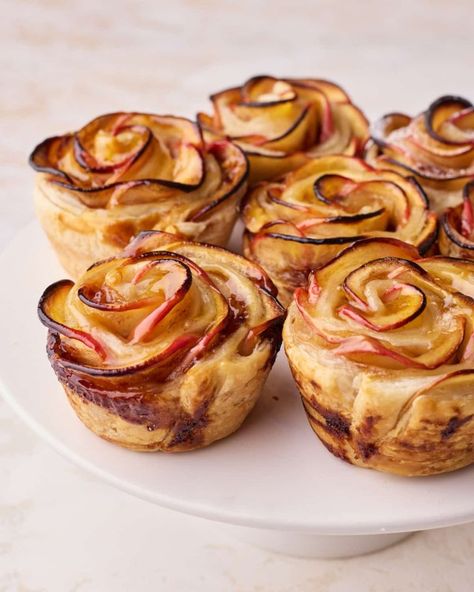 Full Cravings Thanksgiving Puff Pastry, Apple Roses Puff Pastry, Impressive Thanksgiving Desserts, Apple Roses Recipe, Baked Apple Roses, Apple Tarts, Apple Pastry, Impressive Dessert, Puff Pastry Recipe