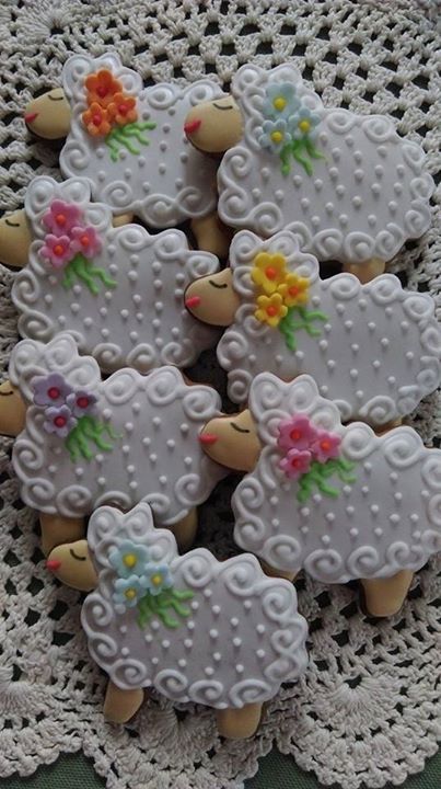 OF COURSE WHEN I HAVE A FARM I WIL BAKE ANIMAL COOKIES Lamb!!! Cookies!!! Easter Sugar Cookies, Spring Cookies, Pretty Cookies, Fancy Cookies, Creative Cookies, Beautiful Cookies, Animal Cookies, Cookie Icing, Iced Cookies