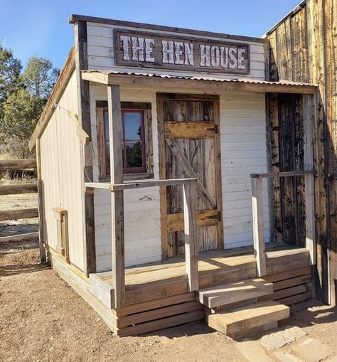 Old Western Chicken Coop, Saloon Chicken Coop Plans, Chicken Coop Western Town, Saloon Style Chicken Coop, Old West Chicken Coop, Chicken Coop Saloon, Funny Chicken Coop Ideas, Western Chicken Coop, Kfc Chicken Coop