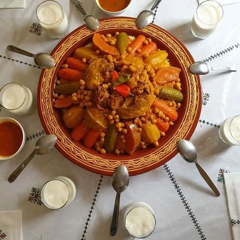 Moroccan Couscous, Morocco Food, Morocco Aesthetic, Moroccan Table, Moroccan Spices, Moroccan Food, Easy Cooking Recipes, Iftar, Couscous