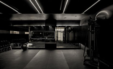 Training Center Design, Gym Lighting, Gym Design Interior, Luxury Gym, Home Gym Garage, Basement Gym, Indoor Gym, Gym Interior, Dark House