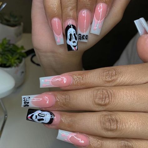 Ghostface Nails Short, Scream Face Nails, Ghostface Nails Acrylic, Ghost Acrylic Nails, Scream Halloween Nails, Ghost Face Nails, Ghostface Nails, Nails Coffin Short, Mail Inspo