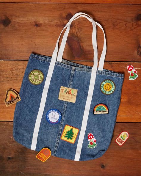 Tote Bag Patches Ideas, Iron On Patches Ideas Bags, Tote Bag With Patches, Iron On Patches Ideas Clothes, Iron On Patch Ideas Clothes, Bag With Patches, Hi Sisters, Handpainted Tote, Handpainted Tote Bags