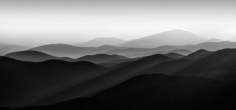 Black and white mountains background Desktop Wallpaper Black, Minimalist Desktop Wallpaper, Desktop Background Images, Mountain Background, Windows Wallpaper, Minimal Wallpaper, Mountain Wallpaper, Black And White Landscape, Black And White Wallpaper