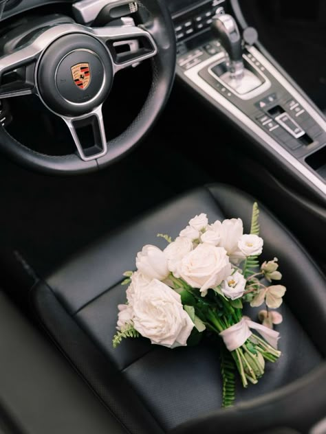 In organic, gardenesque scenes, this country club wedding inspiration turned on a luxurious head with a bridal wardrobe and makeup change, plus a getaway sports car in the form of a Porsche! Wedding Car Porsche, Wedding Porsche, Porsche Wedding, Bridal Car, Xmas Wedding, Wedding Photos Inspiration, Bridal Wardrobe, Car Photoshoot, Wedding Vision Board