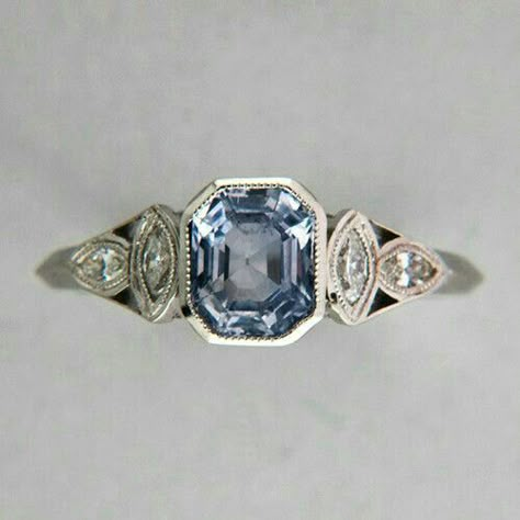 Bijoux Art Deco, Ring Sapphire, Sparkly Things, Ring Art Deco, Deco Jewelry, Pretty Jewelry, Pretty Rings, I Love Jewelry, Vintage Jewels