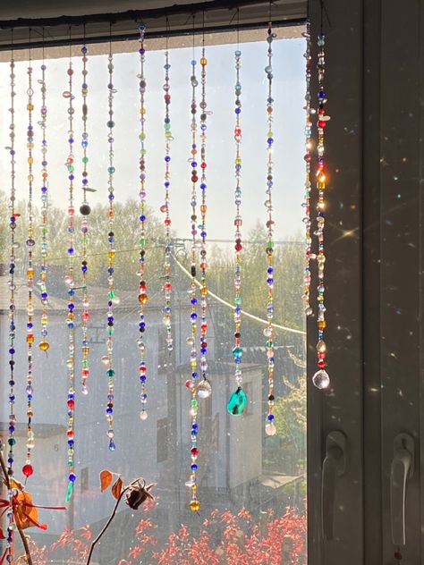 Beads Curtain Ideas, Bead Curtain Diy, Pearl Curtains, Diy Bath Mats, Beaded Curtains Diy, Prep Room, Bead Decorations, Suncatchers Diy, Light Catchers