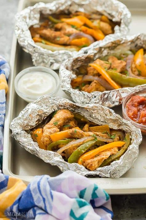 Make Ahead Fajitas, Chicken Fajita Foil Packets, Camping Food Make Ahead, Chicken Peppers, Foil Packet Dinners, Foil Pack Meals, Homemade Fajita Seasoning, Easy Grilling Recipes, Foil Packet Meals