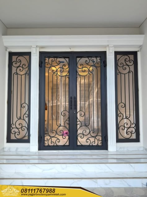 Teralis Jendela, Mosque Design Islamic Architecture, Iron Entry Doors, Main Entrance Door Design, Main Entrance Door, Iron Grill, Mosque Design, Interior Design School, Wrought Iron Doors