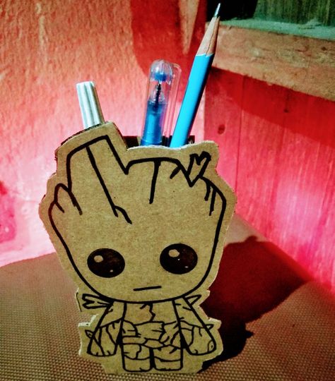 DIY Baby Groot Pen Stand From Cardboard! : 6 Steps - Instructables Diy Marvel Room Decor, Marvel Themed Room, Avengers Crafts, Marvel Decor, Marvel Diy, Diy Pencil Holder, Marvel Room, Superhero Decorations, Diy Pen